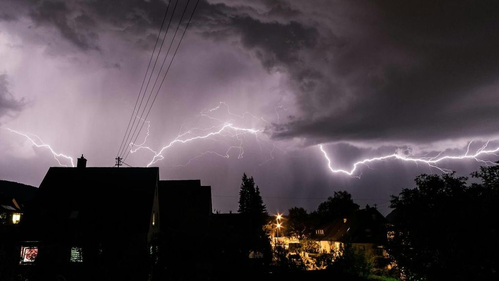 Tormenta sobre una población