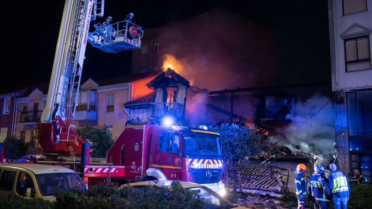 Una explosión de gas ha provocado esta madrugada el derrumbe de un edificio de la calle de La Albericia, en Santander