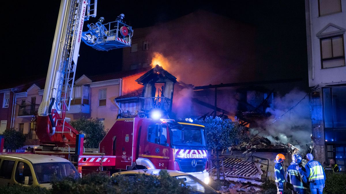 La Policía Nacional y Judicial investigan qué provocó la explosión en el edificio de La Albericia