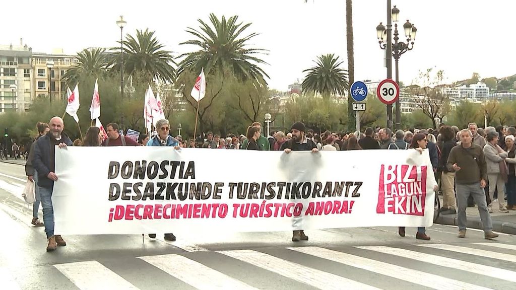 Manifestación para pedir el "decrecimiento" turístico de San Sebastián