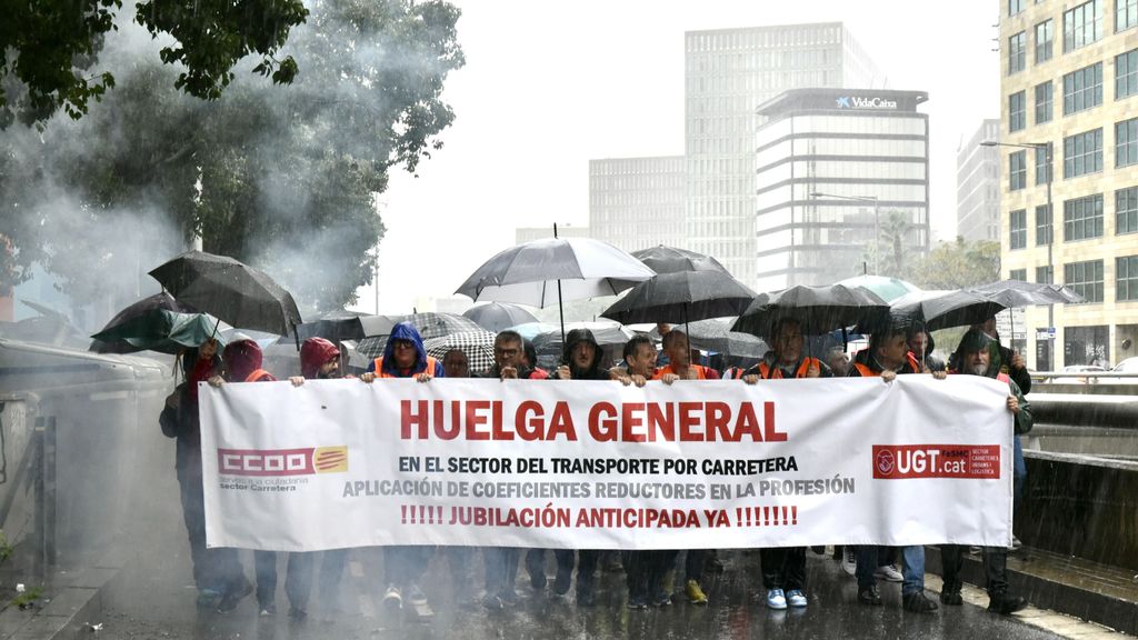 5.000 conductores de autobuses protestan en Barcelona según CC.OO. y mil según el Ayuntamiento