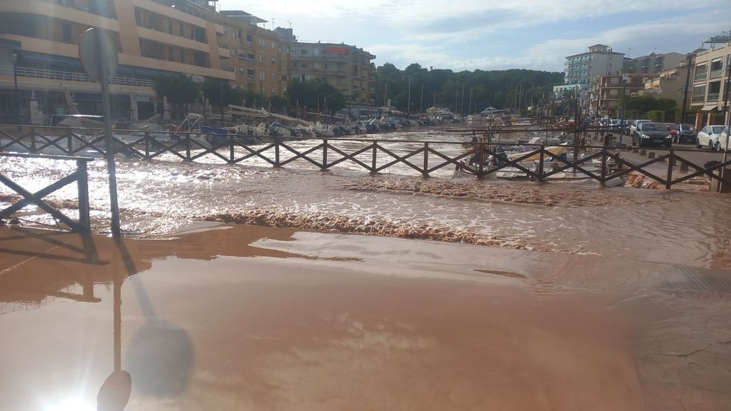 Aparcamiento inundado en Mallorca por las fuertes lluvias