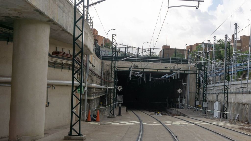 El tren que descarriló en Madrid será retirado por la noche para evitar interrupciones.