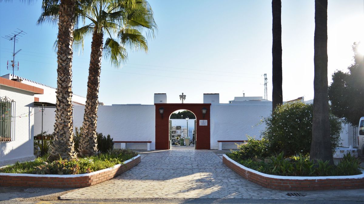 Instalaciones del cementerio del Rincón de la Victoria, Málaga