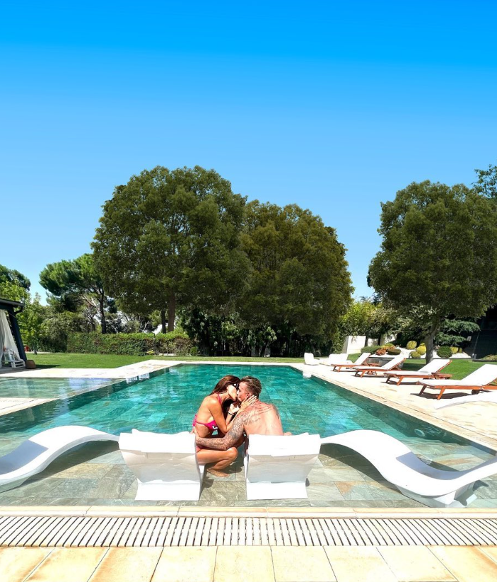 La piscina con cascada. FUENTE: Instagram @rominabelluscio11
