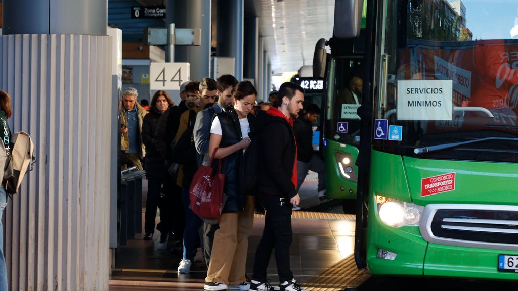 Última hora de la huelga de autobuses: los sindicatos ven amplio seguimiento pese a unos servicios mínimos "abusivos"