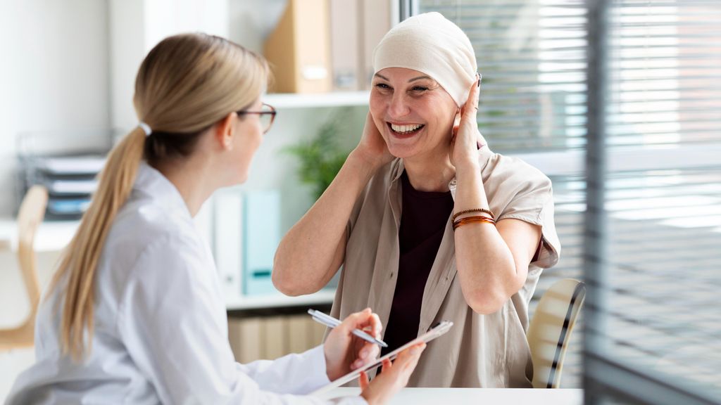 Una paciente con cáncer en la consulta