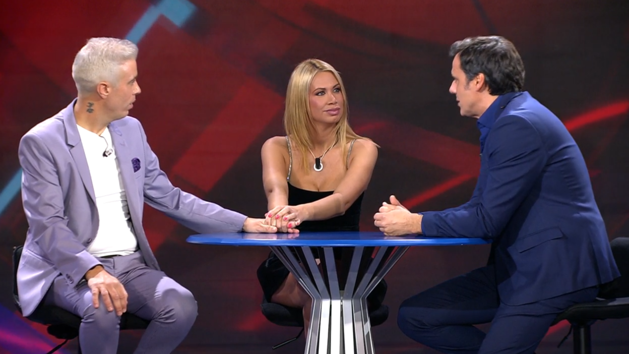 Vanessa y Javi, junto a Ion Aramendi, en 'Gran Hermano'