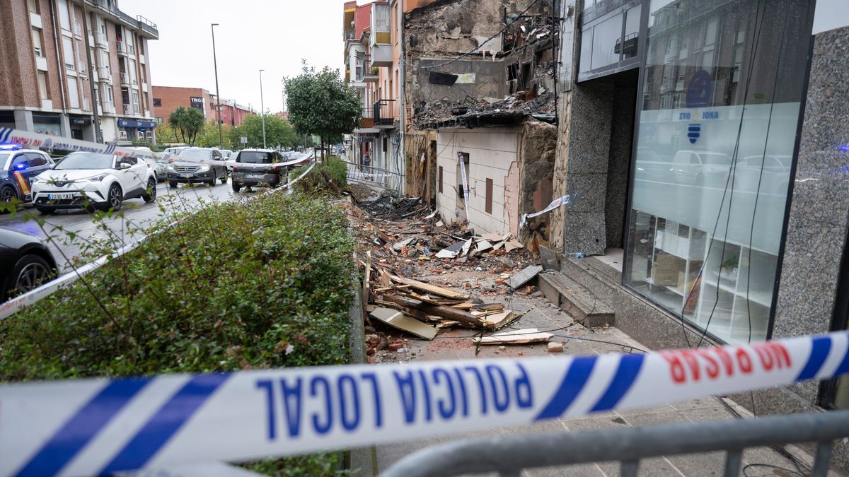 Vista del edificio de viviendas afectado por una explosión de gas en la capital cántabra