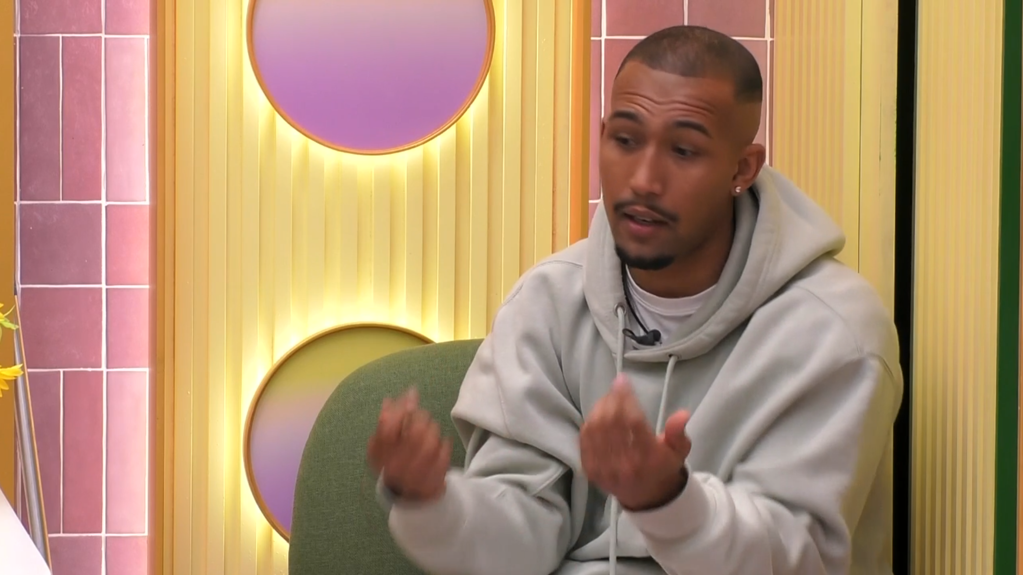 Adrian habla sobre sus competiciones de boxeo