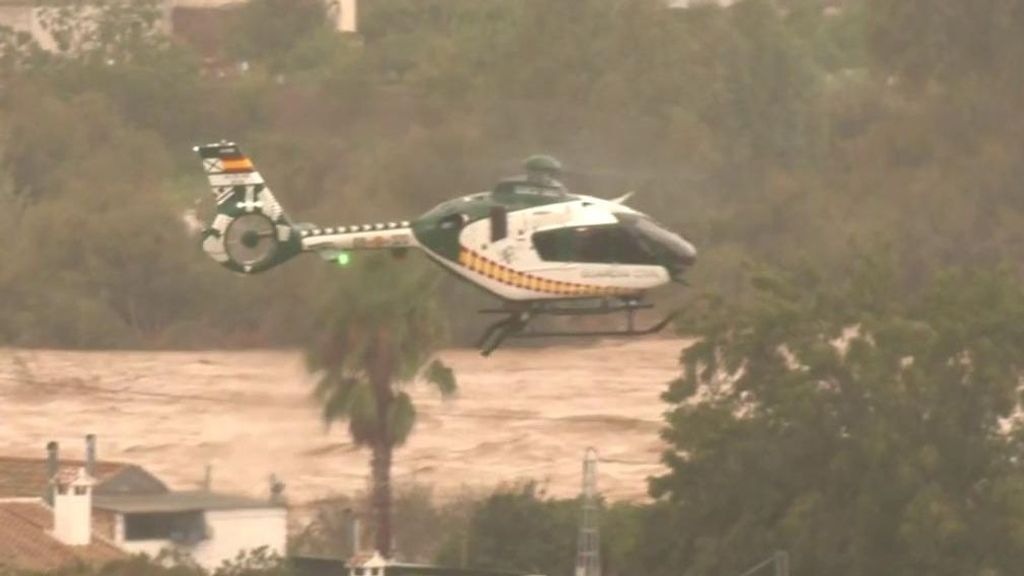 El río Guadalhorce se desborda e inunda varios pueblos de Málaga: los rescates mas espectaculares