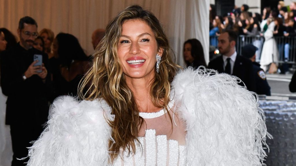 Gisele Bünchen en la alfombra roja de la Met Gala 2023