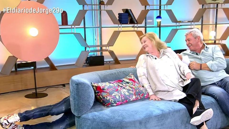 Jorge Javier se esconde para dejar sola a la pareja