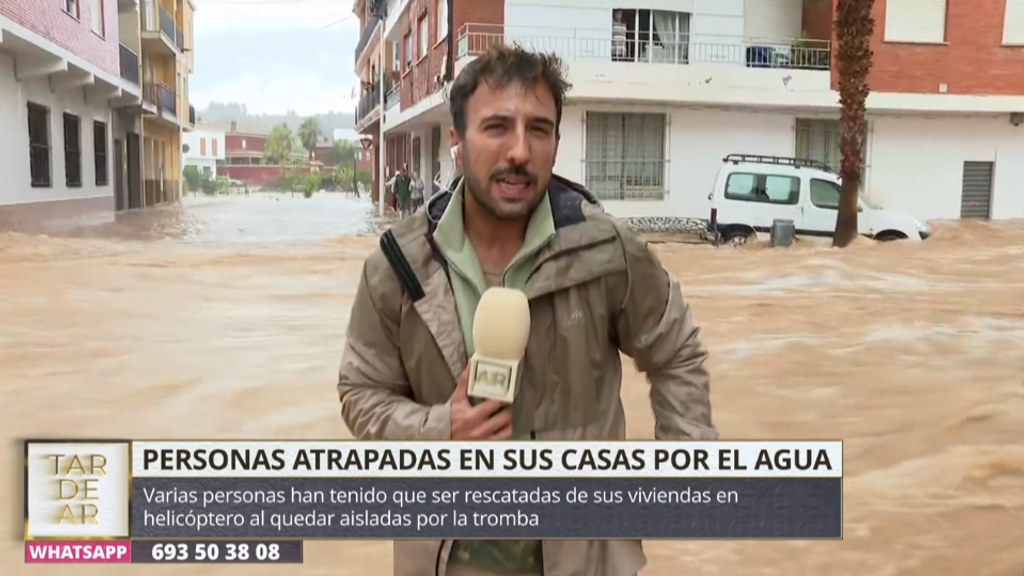 La impresionante conexión de un reportero de 'TardeAR' con las calles completamente inundadas