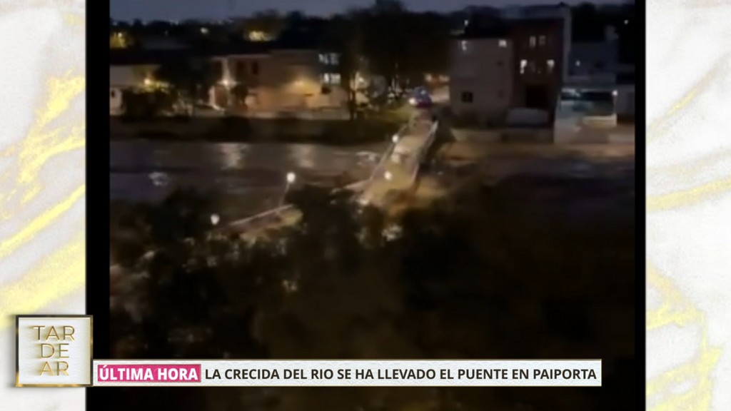 Las impactantes imágenes en el que un puente de la localidad de Paiporta se ha derrumbado por la crecida del río