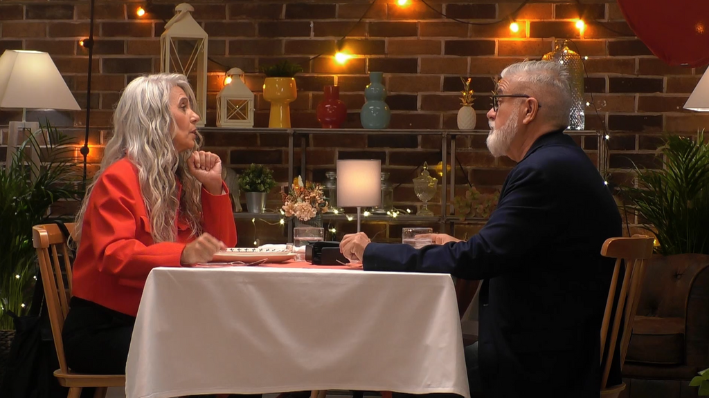 Fernanda y Roberto se conocen durante la cena en 'First Dates'