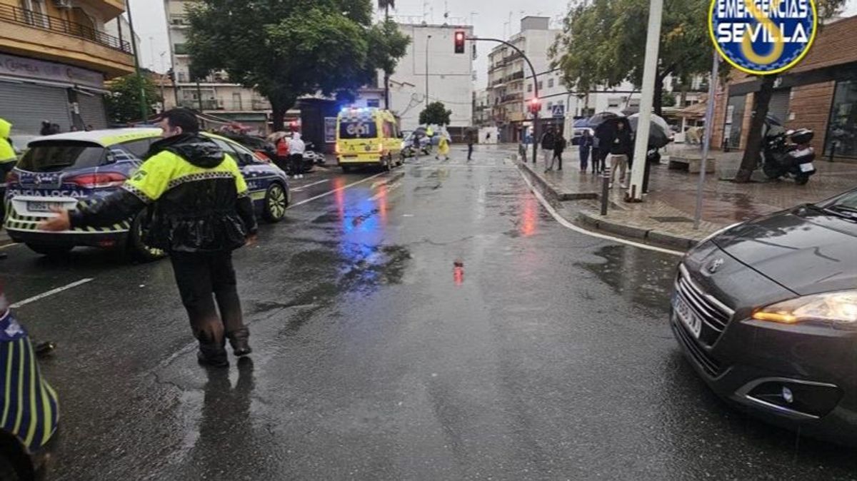 La Policía Local corta la calle donde se ha producido el atropello