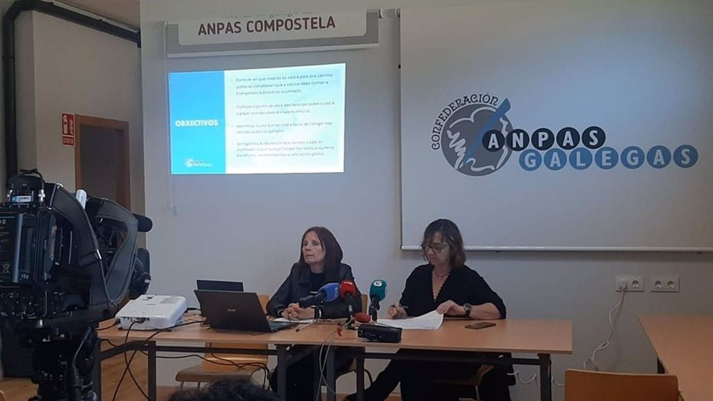 Presentación del informe sobre digitalización de la escuela y Edixgal, en Santiago de Compostela