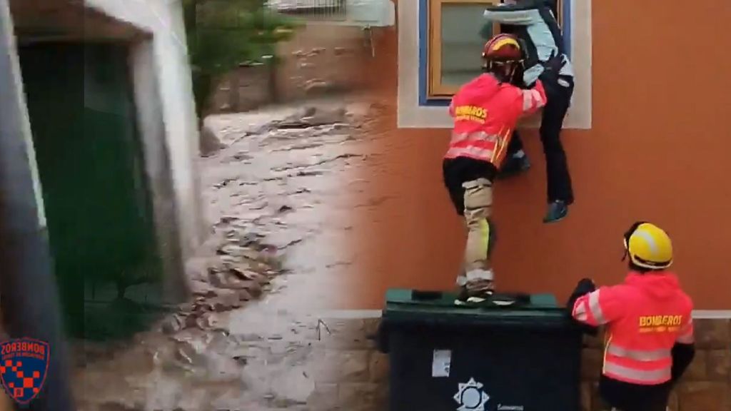 El rescate a una mujer en su casa de Montalbán: los bomberos la sacan por la ventana mientras su domicilio se inunda