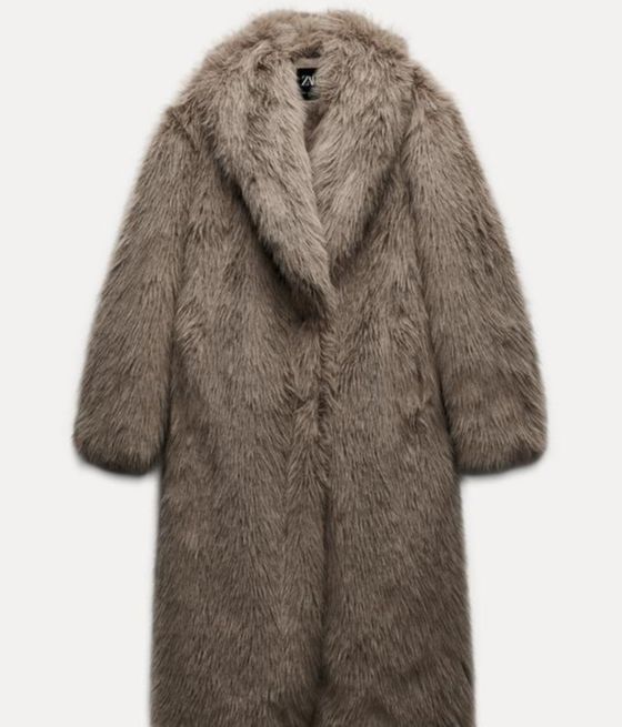 Abrigo efecto pelo de Zara