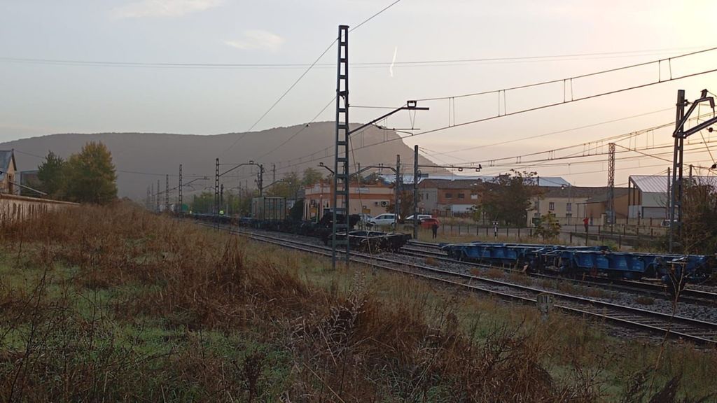 Un tren que transportaba mercancías peligrosas ha descarrilado en Matillas, Granada