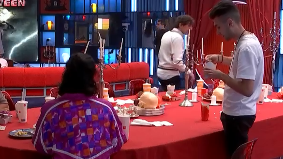 El personal disfruta de su cena