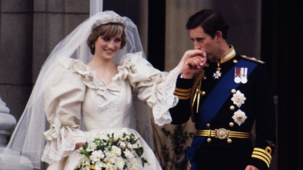 Lady Di y Carlos III tras su boda