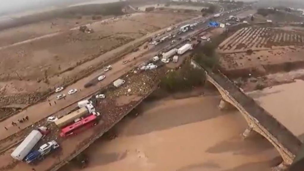 Las duras imágenes desde el aire de las zonas devastadas por la DANA