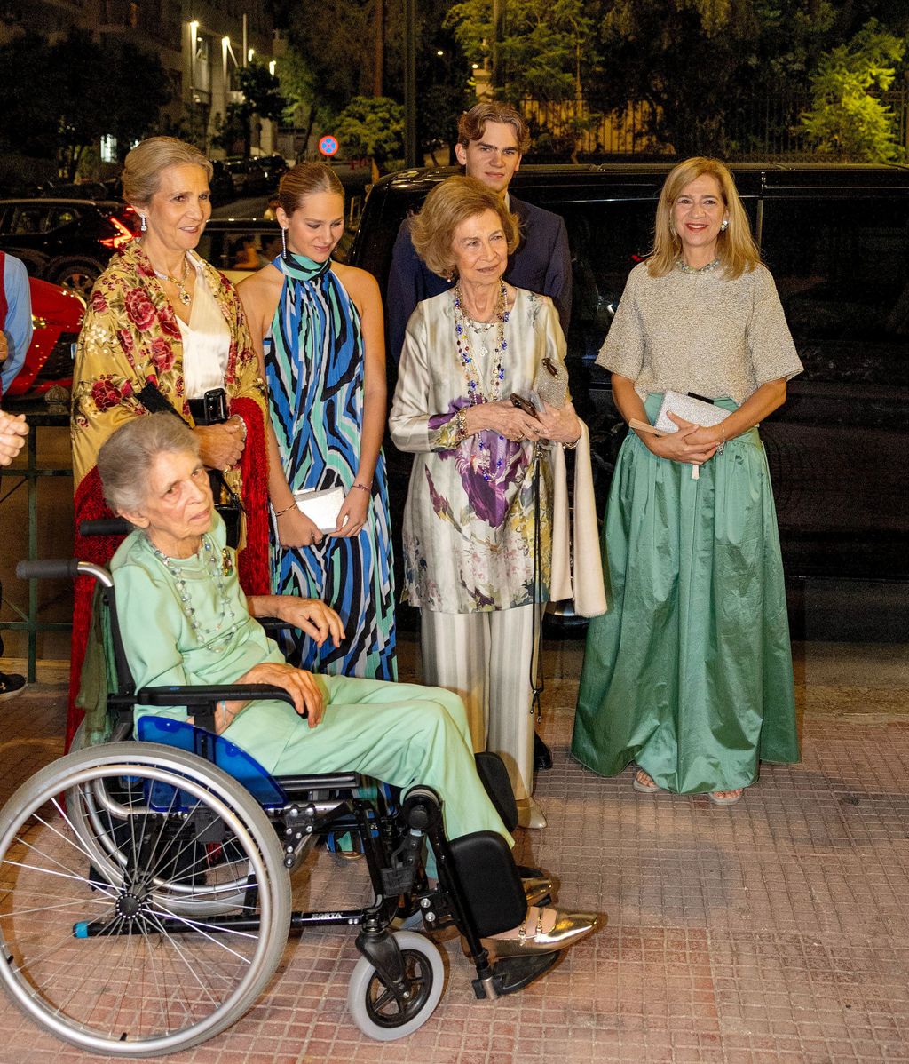 Las infantas Elena y Cristina, Irene y Miguel Urdangarin, Irene de Grecia (en silla de ruedas) y la reina Sofía el pasado mes de septiembre.