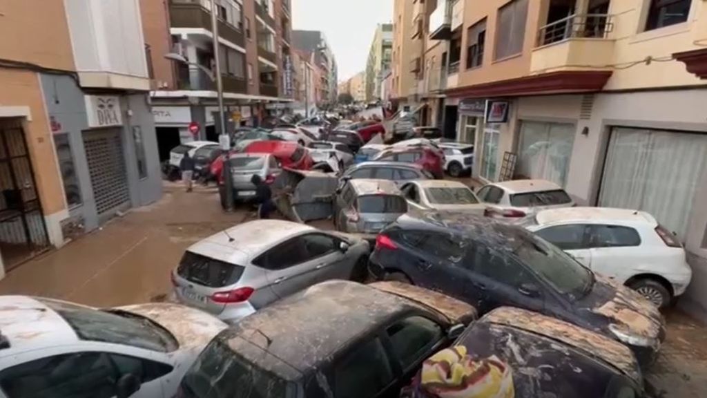 Sedaví, un cementerio de coches tras el paso de la DANA