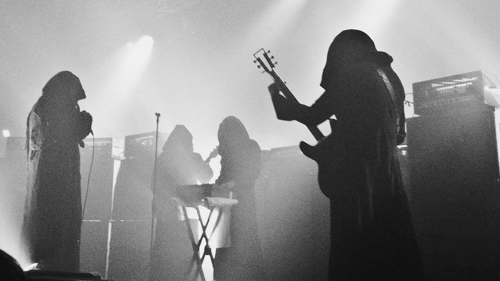 Sunn O))) en concierto. Un espectáculo escalofriante.