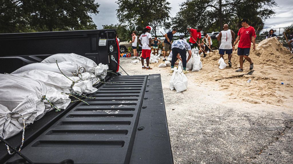 October 7, 2024, Tampa, Florida, USA: The Aquatics Division of the City of Tampa Parks and Recreation Department with about 20 volunteers and local community members served over 2,000 sandbags to over 200 Tampa residents ahead of Hurricane Milton.