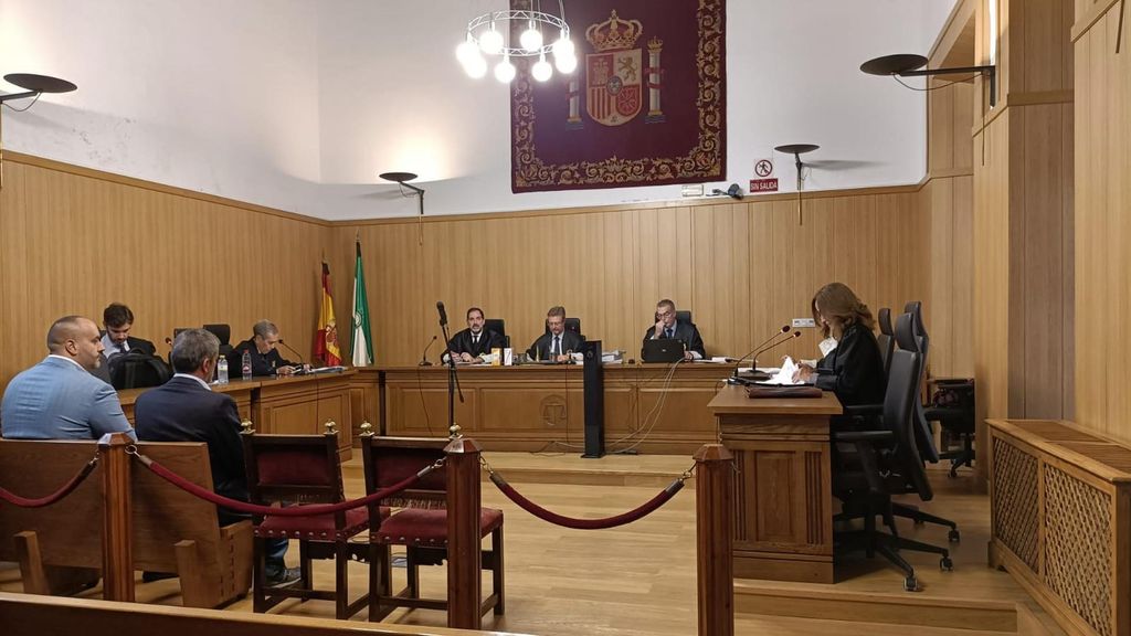 Primera sesión del juicio en la Audiencia de Granada por el robo de la talla de Santa Margarita que iba a subastarse en Nueva York. Archivo.