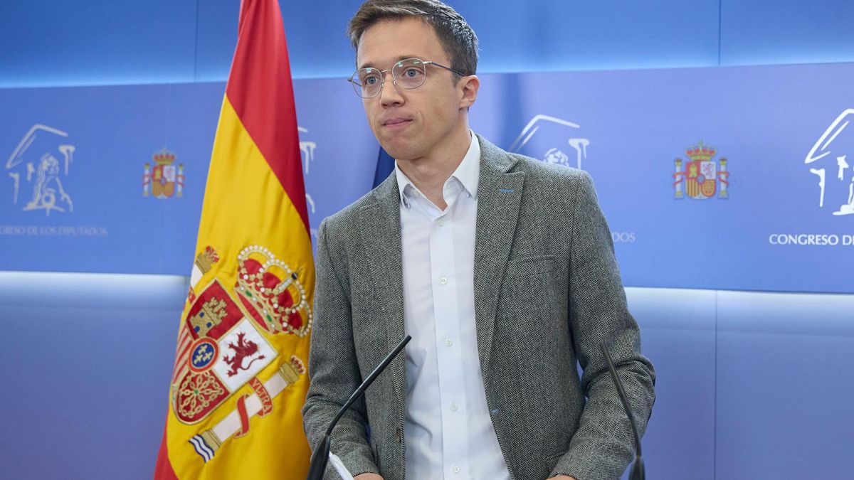 El portavoz de Sumar Iñigo Errejón durante una rueda de prensa posterior a la reunión de la Junta de Portavoces, en el Congreso de los Diputados, a 22 de octubre de 2024, en Madrid (España).