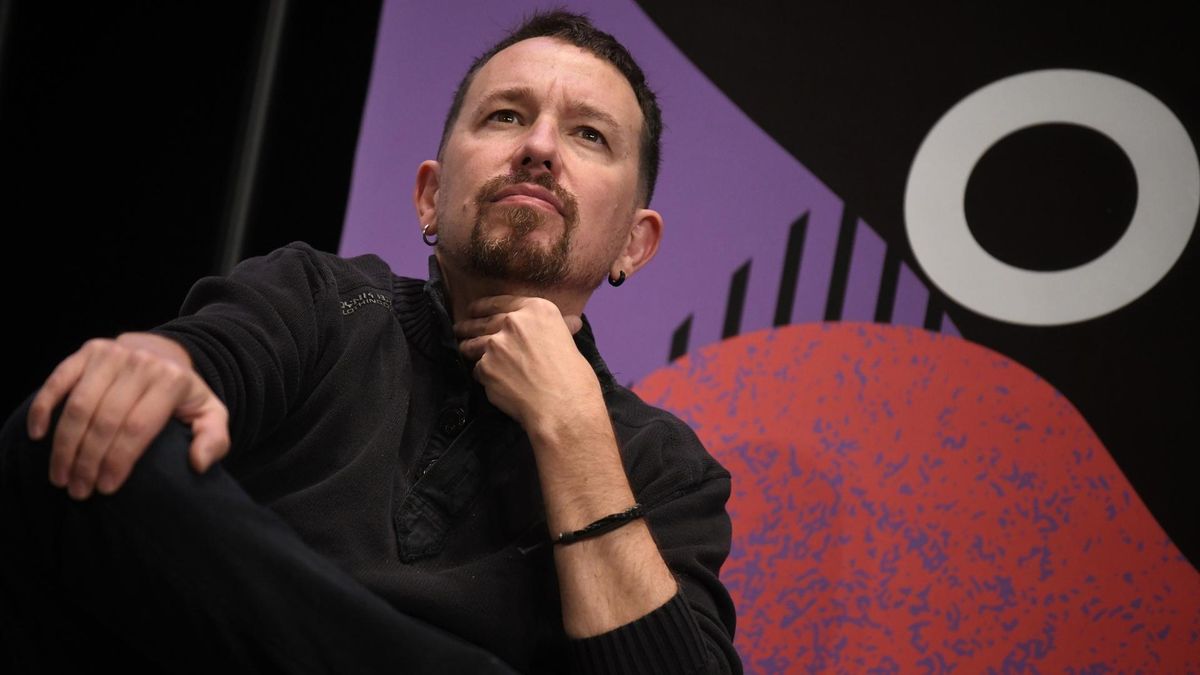 El ex secretario general de Podemos, Pablo Iglesias, durante la mesa redonda '¿Es el fin de la democracia liberal?' en la clausura de la Universidad de Otoño de Podemos, en el Círculo de Bellas Artes, a 20 de octubre de 2024, en Madrid (España).