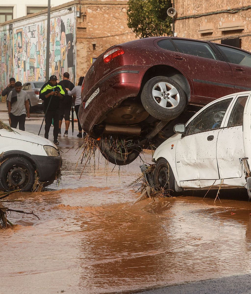 coches destrozados por la dana dbea