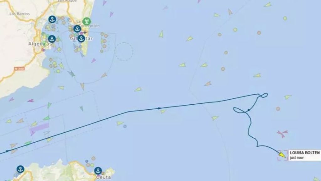 Dos buques colisionan en el Estrecho de Gibraltar y provocan un vertido de 500 metros cúbicos parafina