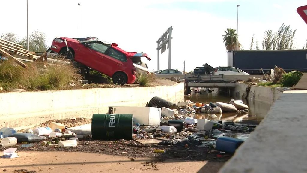 La consternación en Alfafar: los túneles, convertidos en morgues con cientos de coches sepultados por la DANA