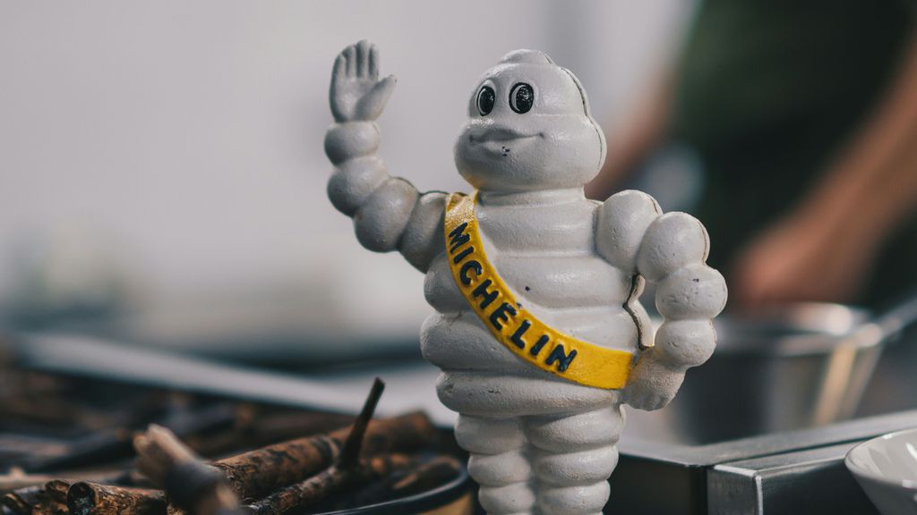 muneco michelin blanco unsplash