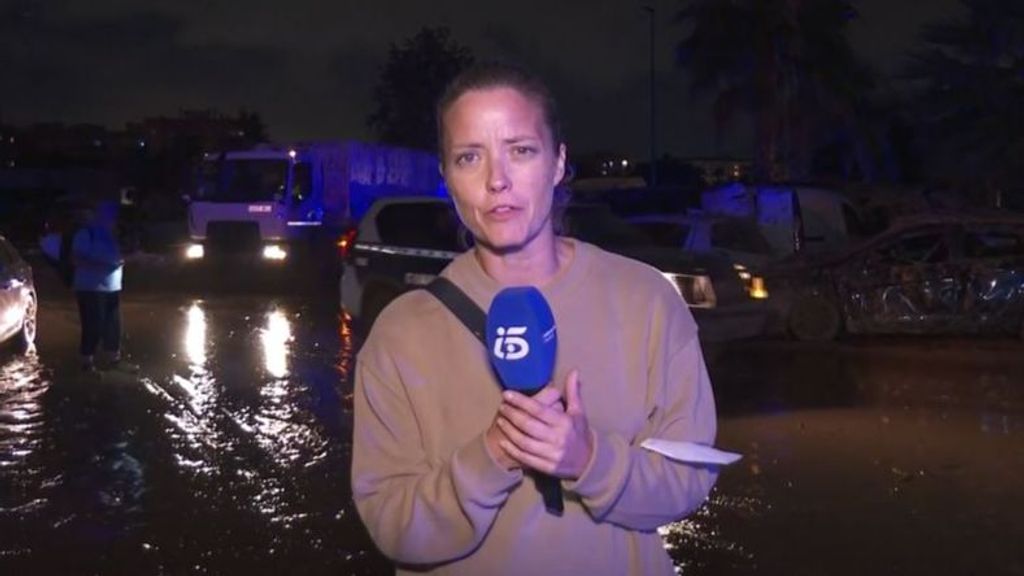 María Casado, con los afectados de la DANA que ha azotado Valencia: "El sentir de todos es que estamos abandonados"