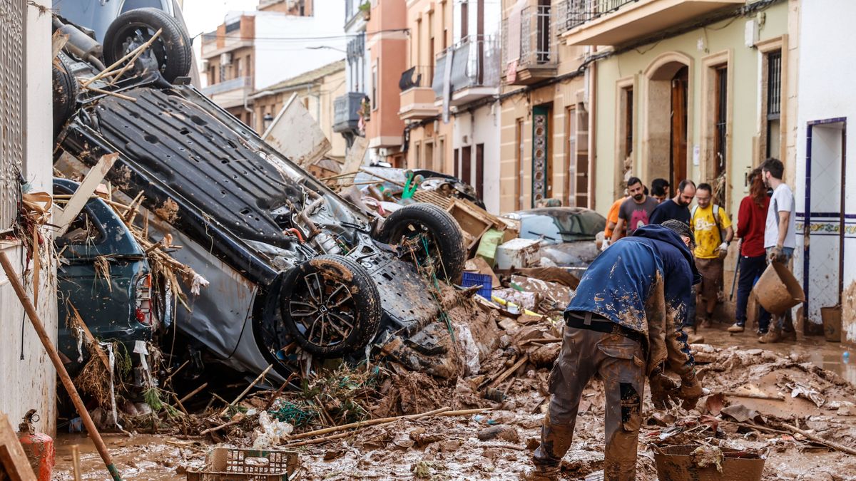 Población afectada por la DANA en Paiporta, Valencia