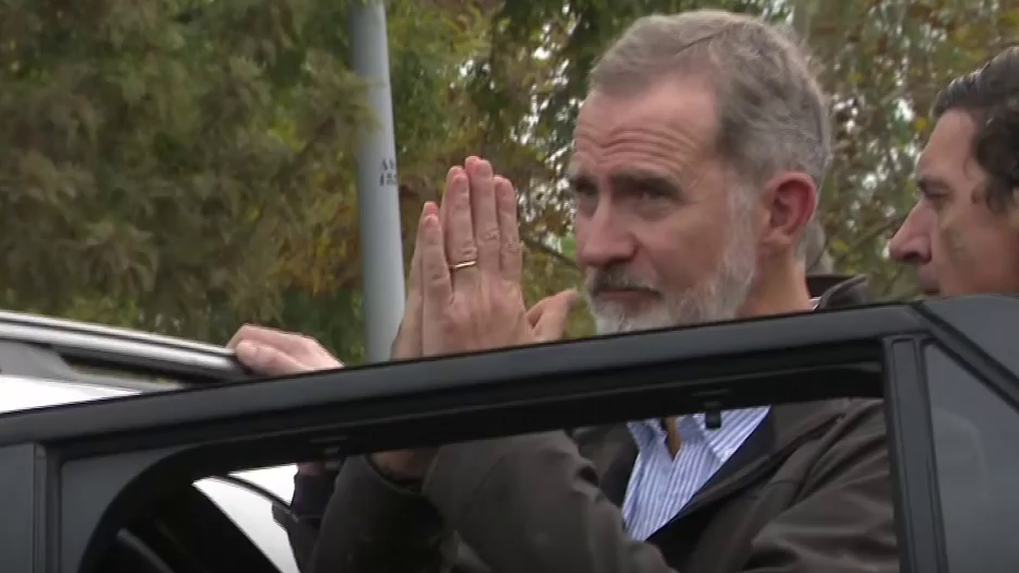 El gesto de disculpa del rey a los vecinos de Paiporta antes de marcharse a Chiva