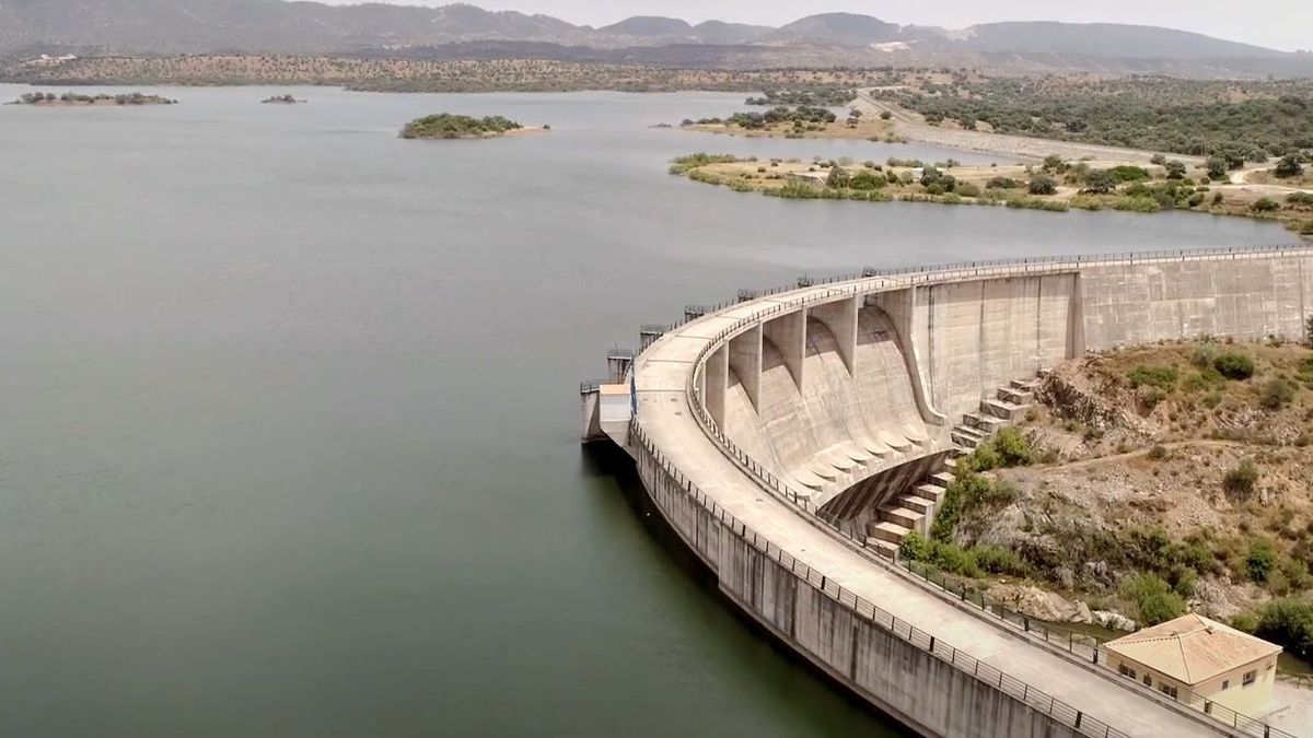 Embalse de Melonares repleto de agua en la provincia de Sevilla