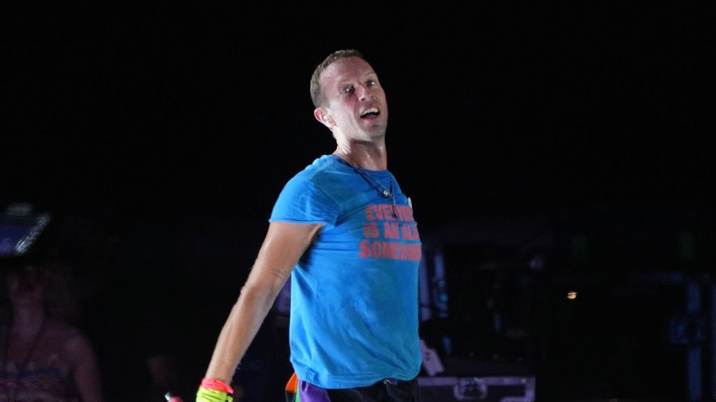 La caída de Chris Martin, vocalista de Coldplay, en mitad de un concierto en Melbourne, Australia