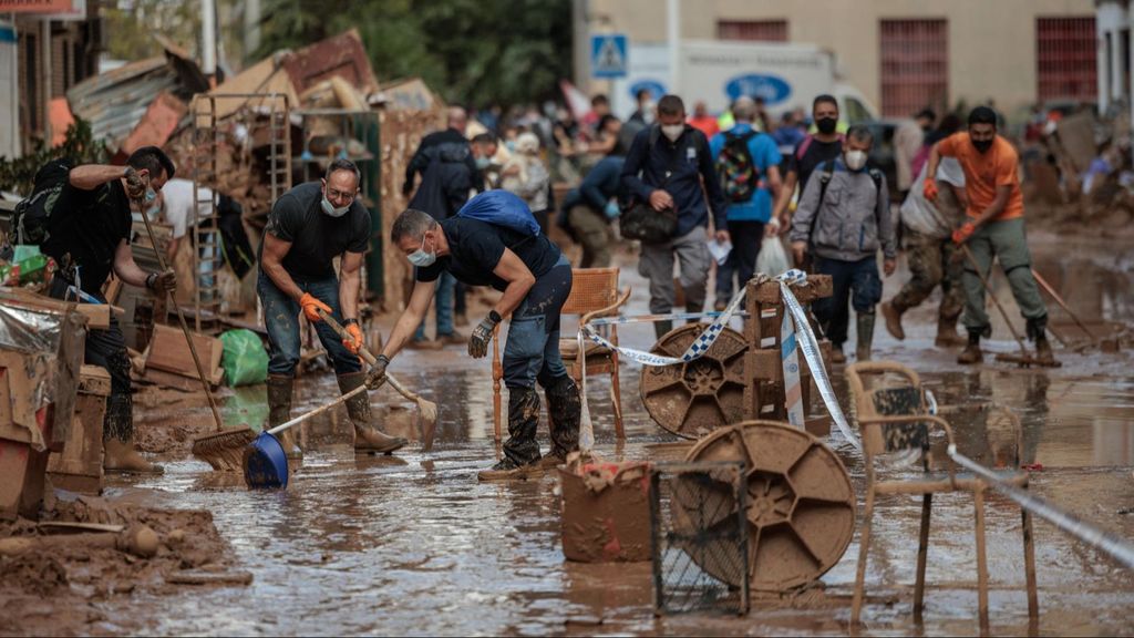 Labores de limpieza y desescombro en Paiporta, Valencia