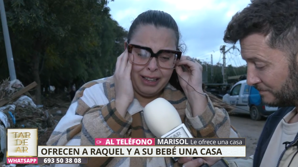 Raquel rompe a llorar al conseguir un sitio donde quedarse tras las inundaciones en Valencia