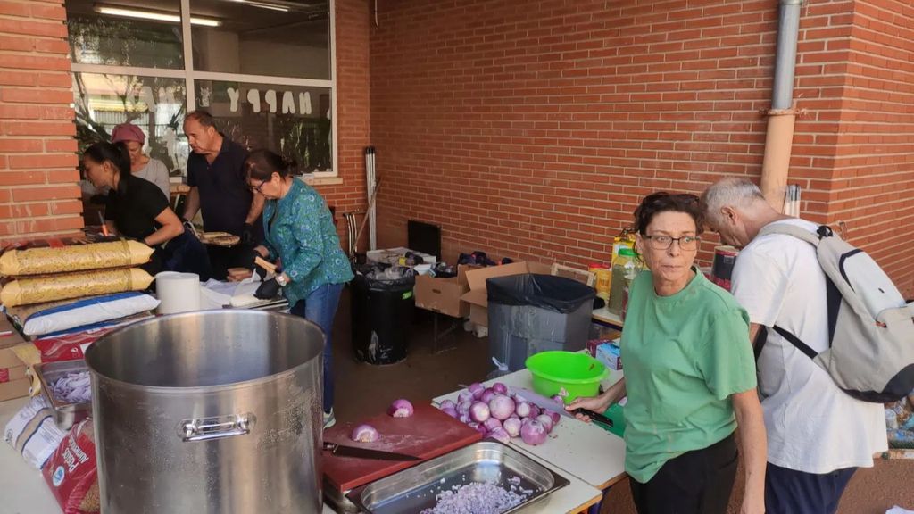 Voluntarios y chefs almerienses preparando alimentos para los afectados