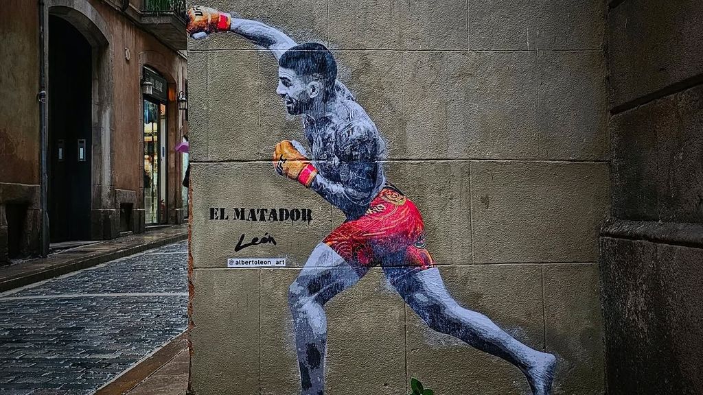 El mural callejero dedicado a Ilia Topuria en el corazón de Barcelona: