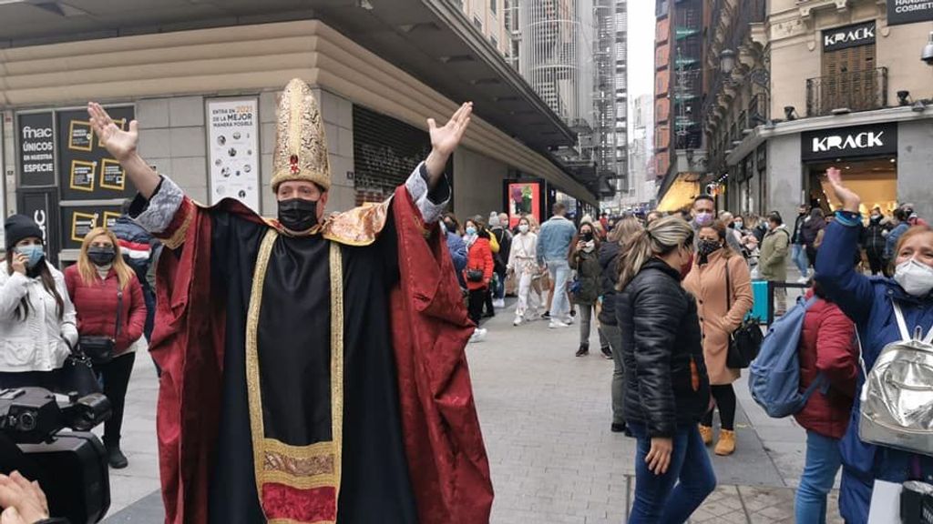 El Obispo de la Lotería frente a Doña Manolita