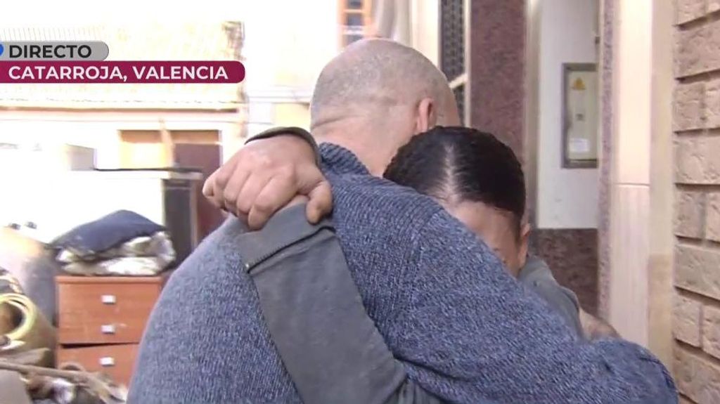 El tierno abrazo entre Nacho Abad y Estefanía